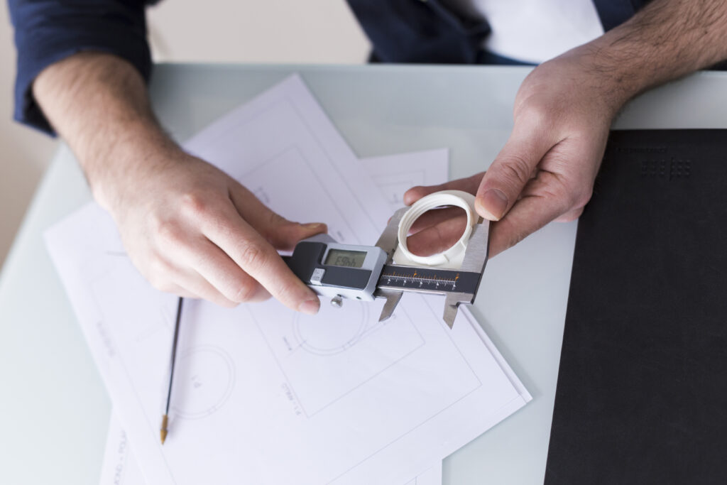 crop-hands-with-measuring-device