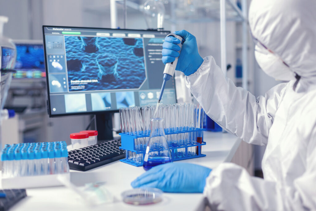 Virolog coducting experiment in the course of coronavirus pandemic